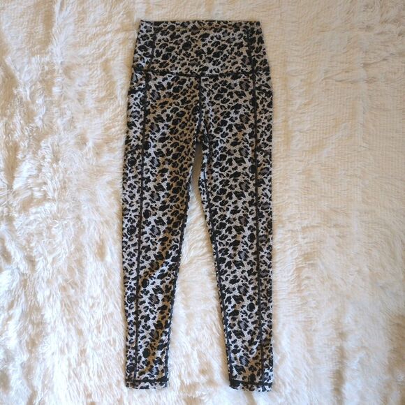 Zyia Active Snow Leopard Print Brilliant 7/8 Leggings Size 4 Black White 23" Run - Picture 2 of 10